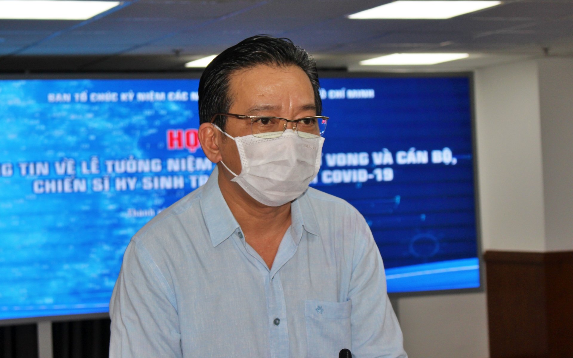 TP HCM: Đ&aacute;nh chu&ocirc;ng, k&eacute;o c&ograve;i, thả hoa đăng tưởng niệm nạn nh&acirc;n tử vong v&igrave; Covid-19 - Ảnh 2.