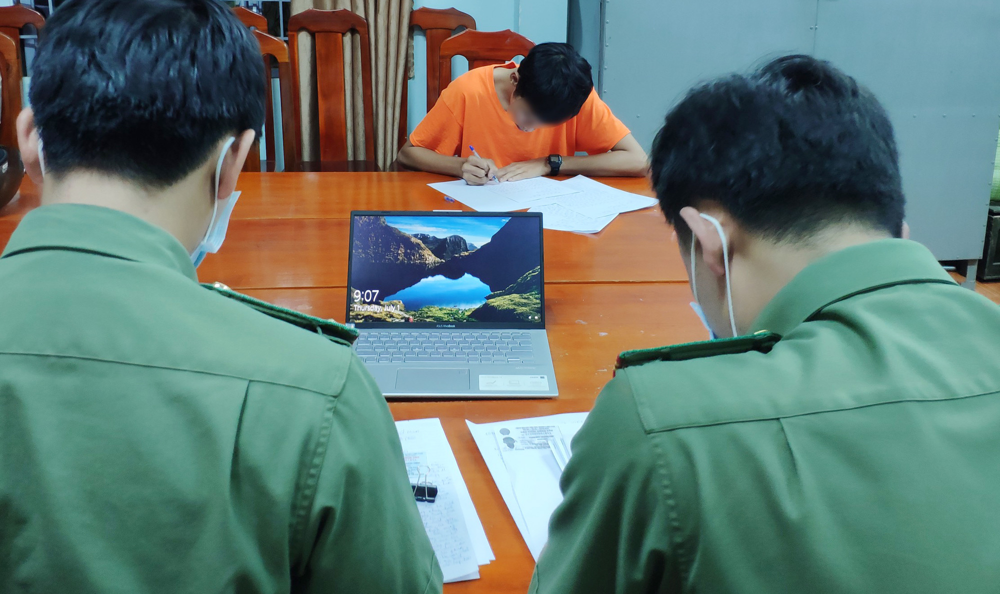 Ủng hộ b&agrave; Nguyễn Phương Hằng, thiếu ni&ecirc;n 16 tuổi tấn c&ocirc;ng B&aacute;o điện tử VOV - Ảnh 2.