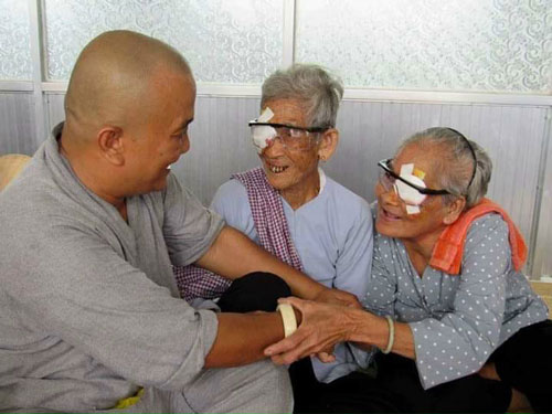 Vượt lên nỗi đau do đại dịch Covid-19 - Ảnh 2.