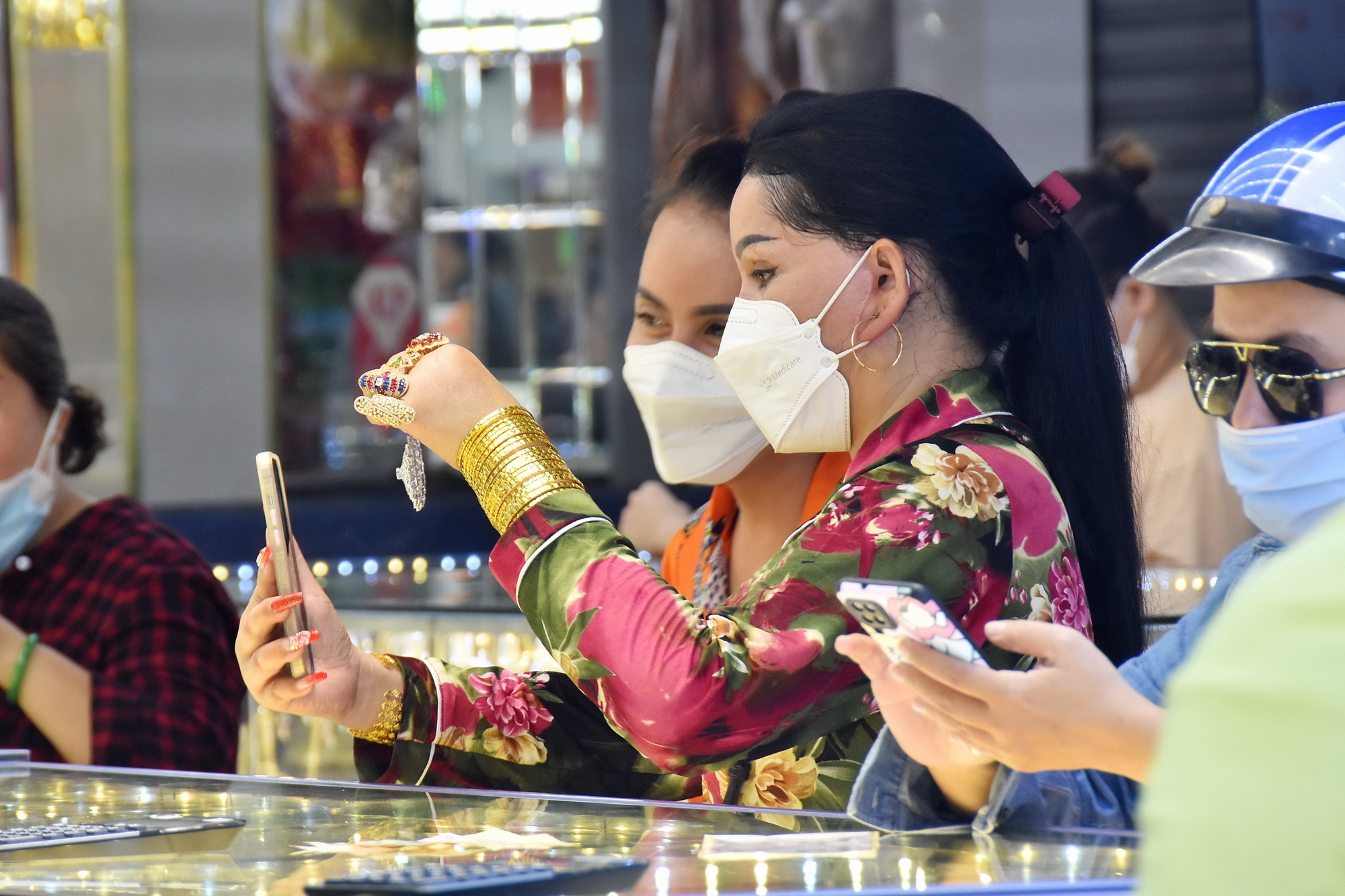 Giá vàng hôm nay 18-11: Vọt lên khi lạm phát ở châu Âu tăng - Ảnh 1.
