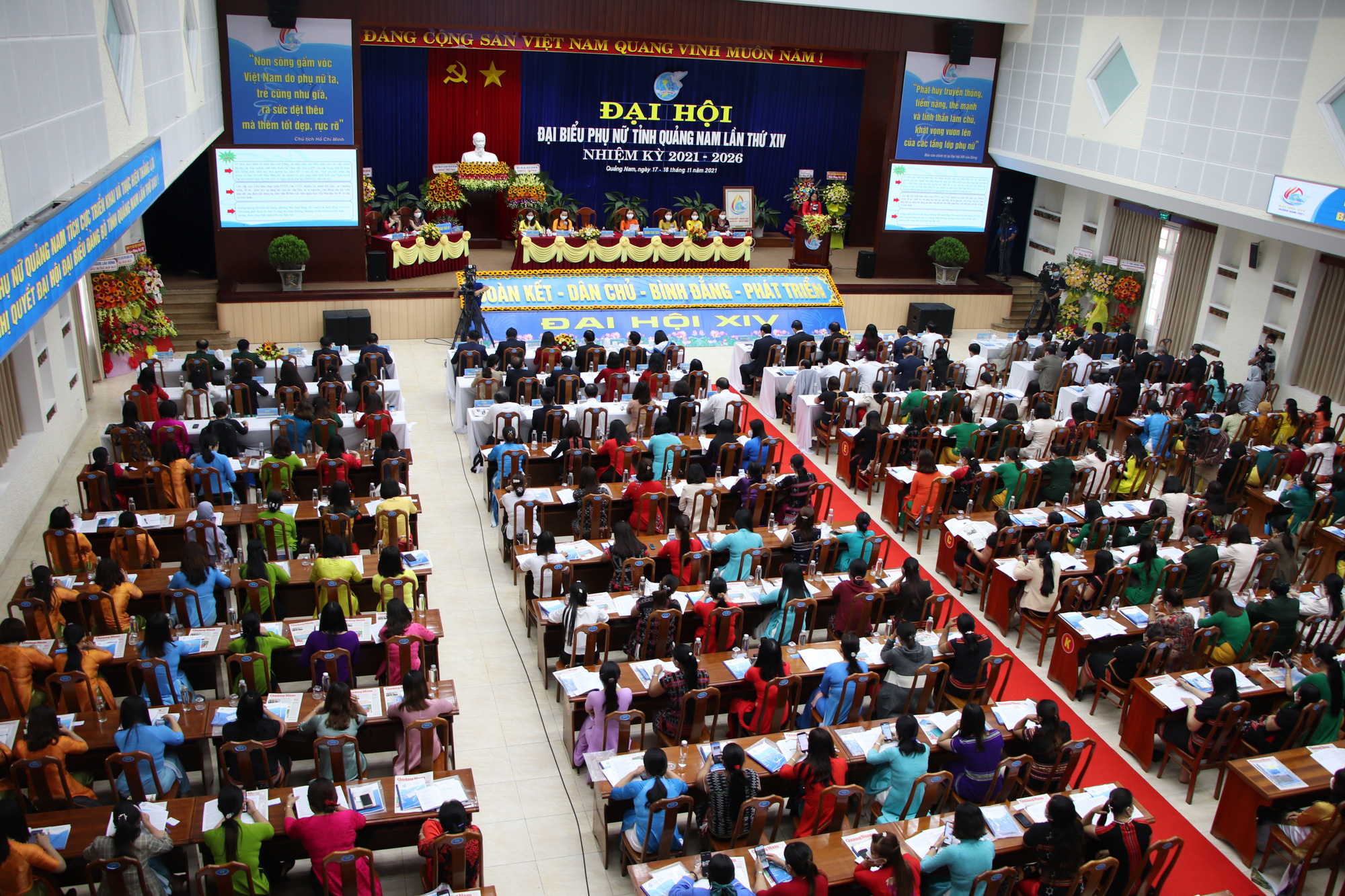 Bà Đặng Thị Lệ Thủy tái đắc cử Chủ tịch Hội Liên hiệp Phụ nữ Quảng Nam - Ảnh 2.