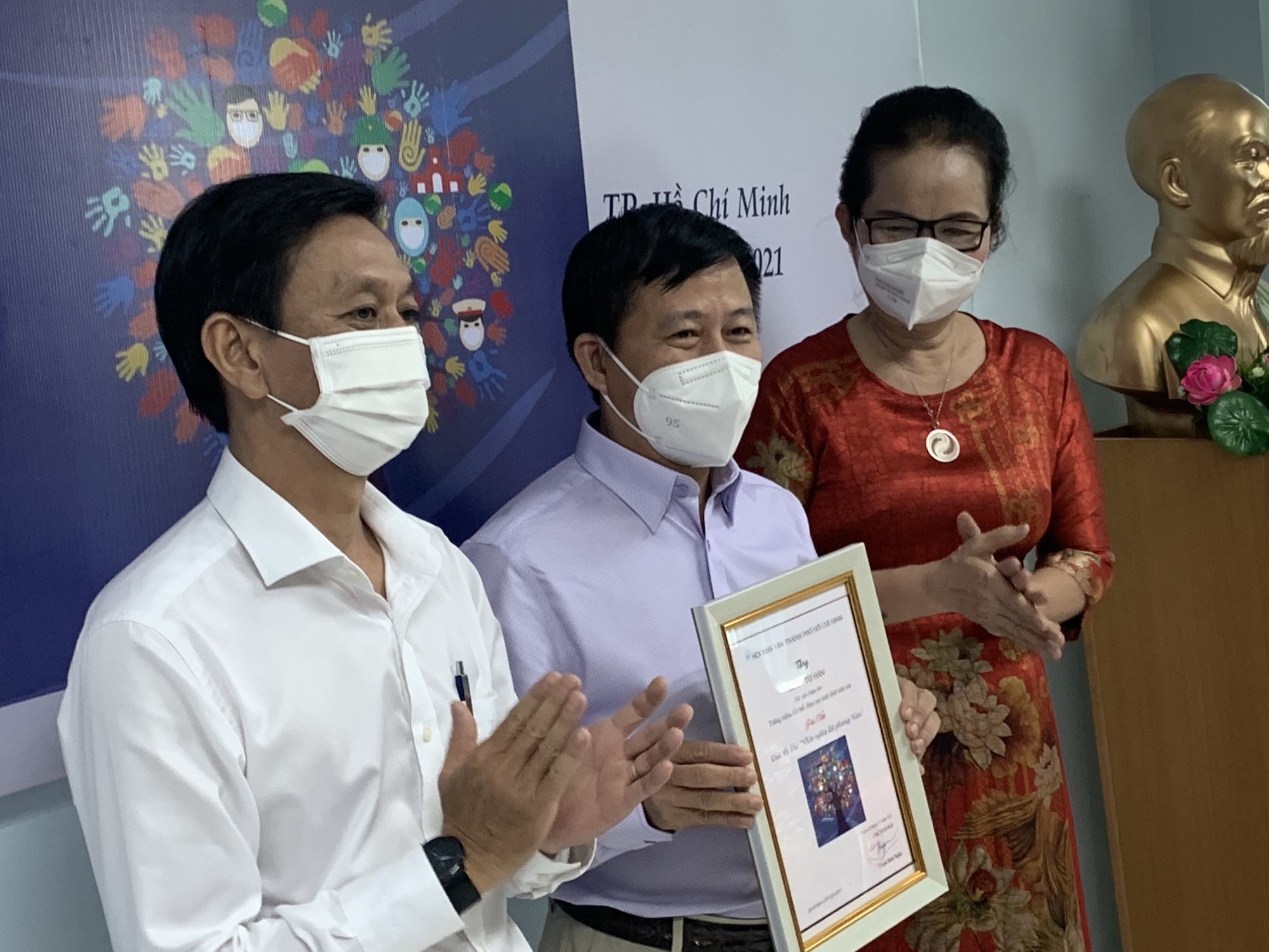 Hội Nhà văn TP HCM trao giải cuộc thi thơ "Nhân nghĩa đất phương Nam"
