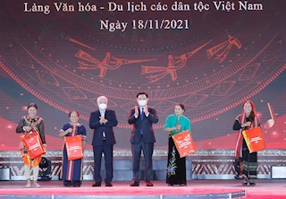 Chủ tịch Quốc hội: Củng cố khối đại đo&agrave;n kết to&agrave;n d&acirc;n; đo&agrave;n kết c&aacute;c d&acirc;n tộc - Ảnh 4.
