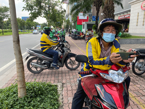 Xe &ocirc;m c&ocirc;ng nghệ d&egrave; dặt trở lại - Ảnh 1.