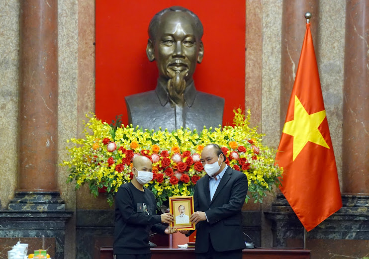 Xúc động cuộc gặp của Chủ tịch nước với trẻ nhỏ khuyết tật vượt lên số phận - Ảnh 5.
