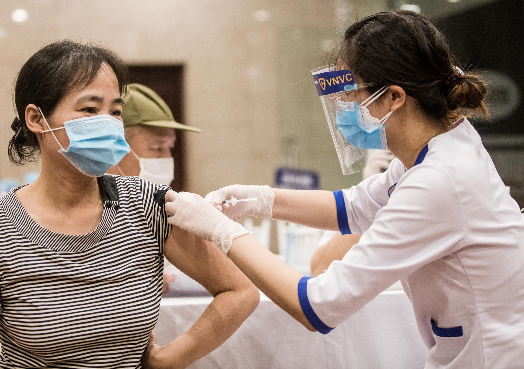 Bộ Y tế đồng ý rút ngắn thời gian tiêm mũi 2 vắc-xin Covid-19 AstraZeneca
