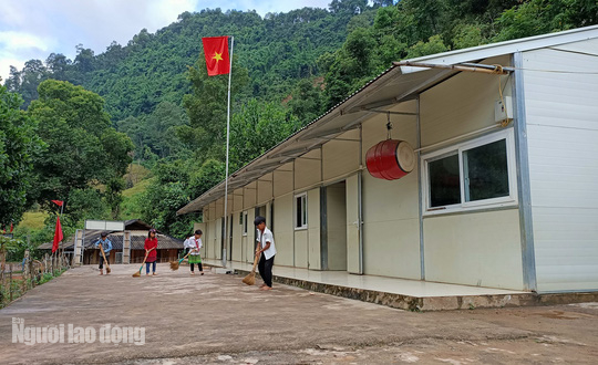 Một ng&agrave;y ở điểm trường đặc biệt nơi ng&atilde; ba bi&ecirc;n giới - Ảnh 1.