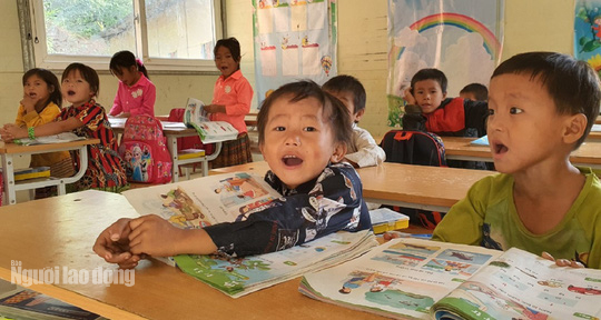 Một ng&agrave;y ở điểm trường đặc biệt nơi ng&atilde; ba bi&ecirc;n giới - Ảnh 9.