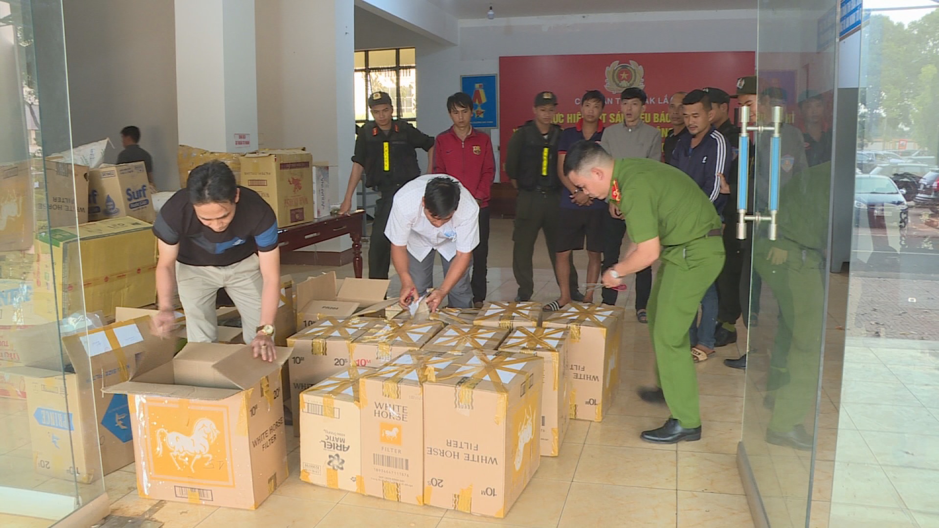 Truy n&atilde; đối tượng cầm đầu đường d&acirc;y trồng, mua b&aacute;n cần sa lớn nhất Đắk Lắk - Ảnh 3.