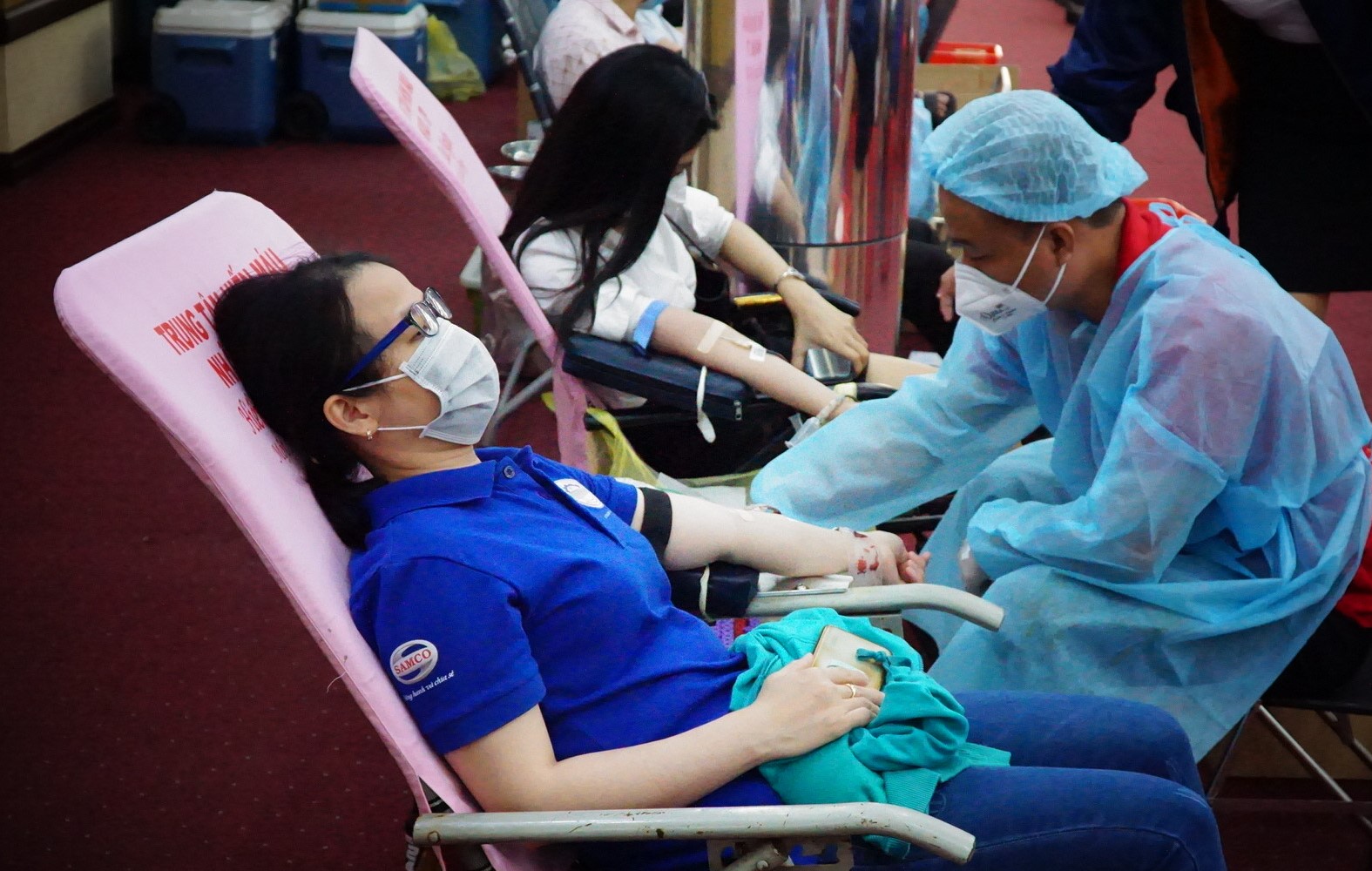 Ấm &aacute;p chương tr&igrave;nh hiến m&aacute;u t&igrave;nh nguyện &ldquo;Tr&aacute;i tim nh&acirc;n &aacute;i&rdquo; - Ảnh 2.