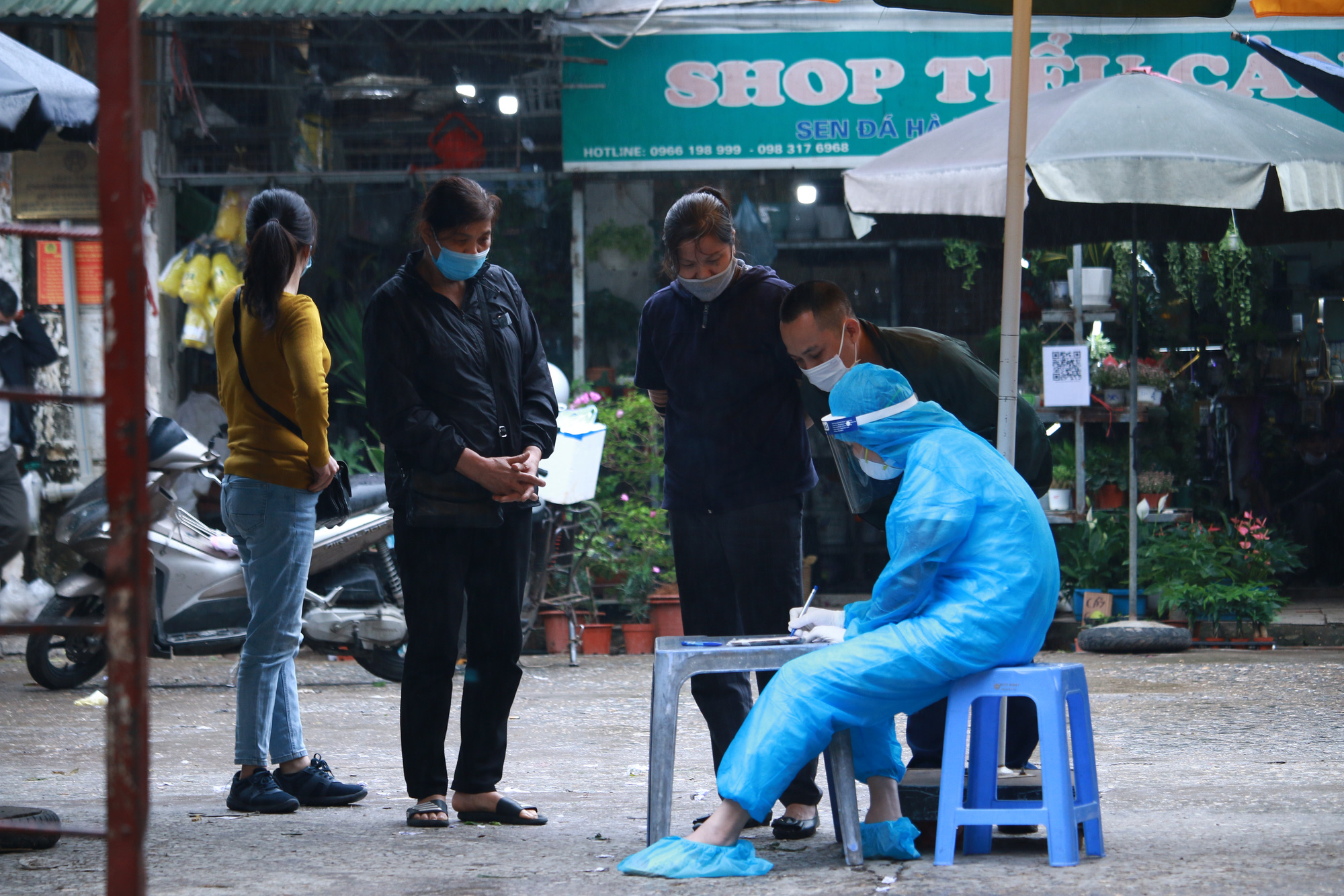 Nhiều người đi khám phát hiện dương tính, Hà Nội có số ca Covid-19 cao nhất 1 tháng qua