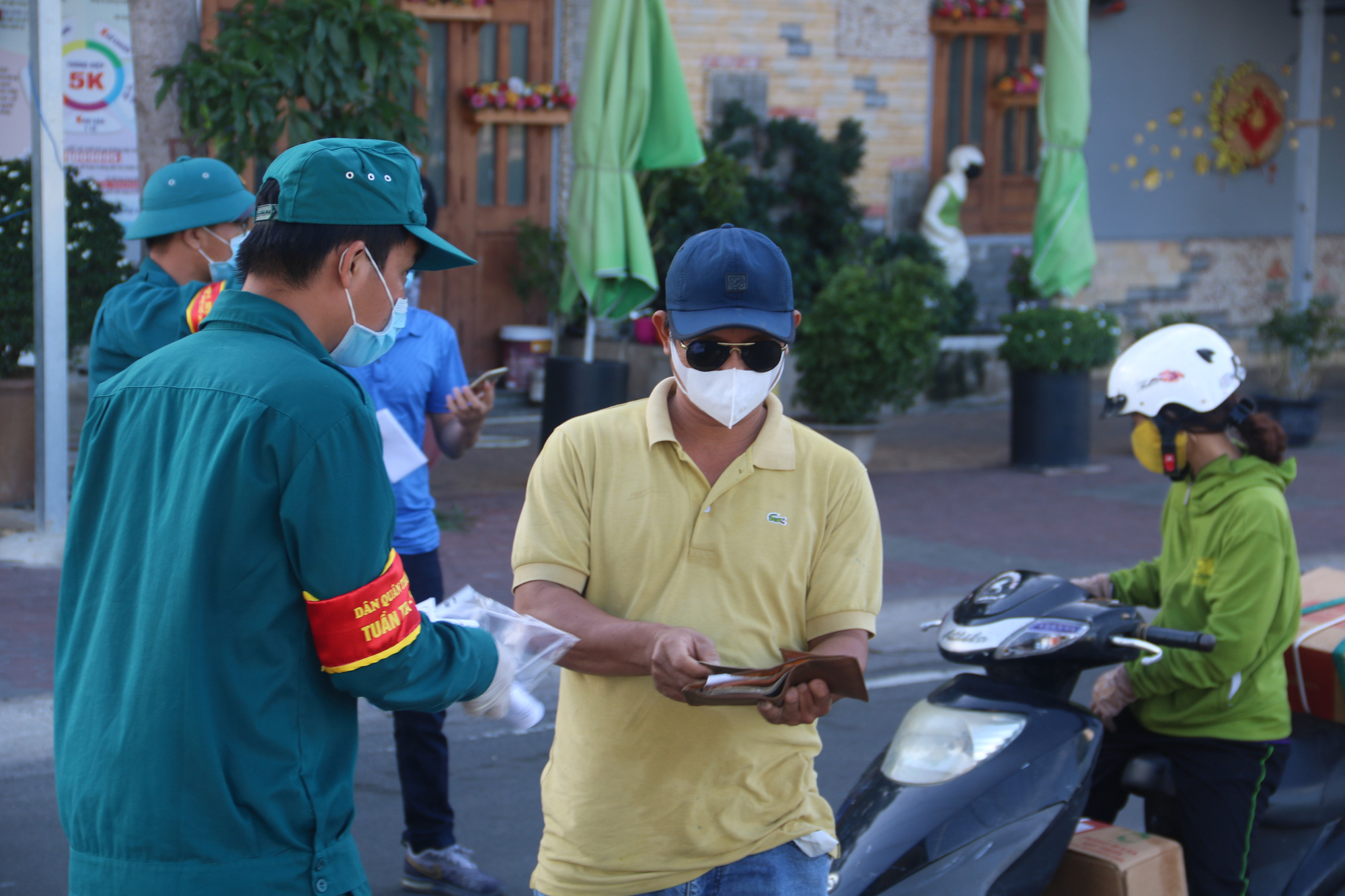 Ca mắc ngoài cộng đồng tăng cao, TP Phan Thiết chuyển “vùng vàng” sang “vùng cam”