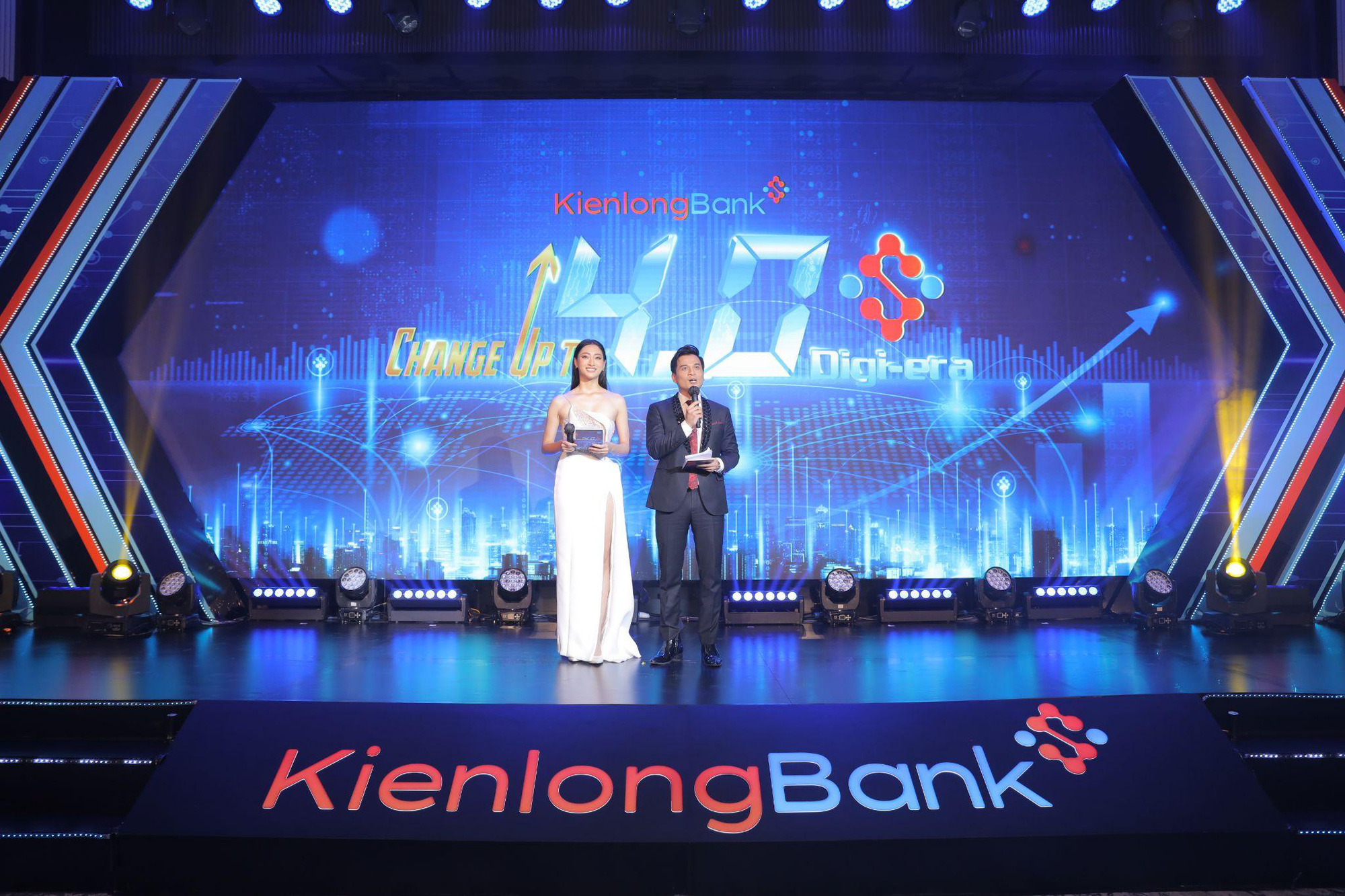 &ldquo;Bữa tiệc nghệ thuật&rdquo; m&atilde;n nh&atilde;n kỷ niệm tuổi 26 của KienlongBank - Ảnh 1.