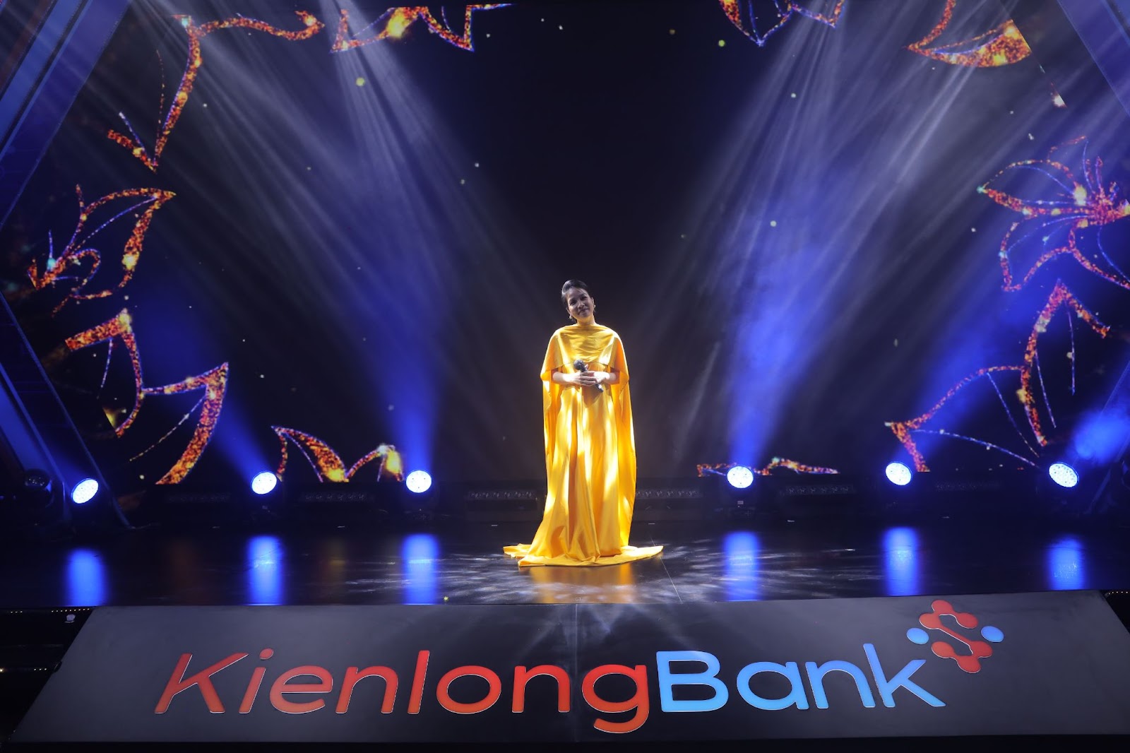 &ldquo;Bữa tiệc nghệ thuật&rdquo; m&atilde;n nh&atilde;n kỷ niệm tuổi 26 của KienlongBank - Ảnh 3.