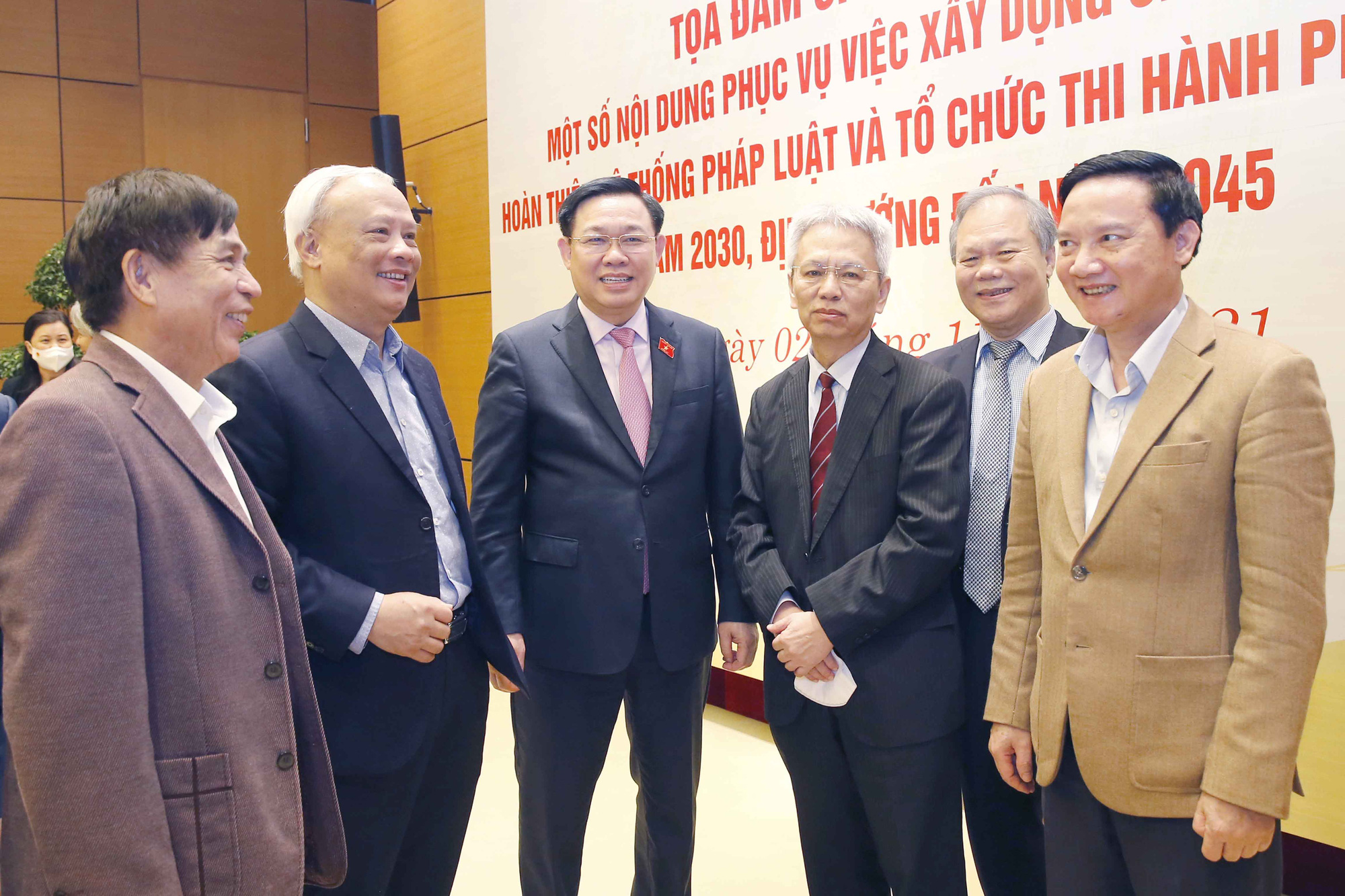 Chủ tịch Quốc hội chủ tr&igrave; tọa đ&agrave;m về ho&agrave;n thiện Nh&agrave; nước ph&aacute;p quyền XHCN Việt Nam - Ảnh 2.
