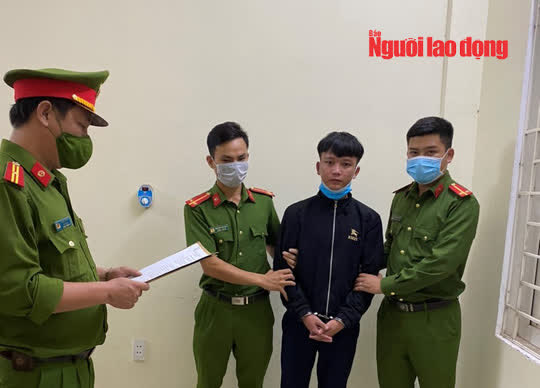 Khởi tố, bắt tạm giam 2 kẻ tấn công dã man nam sinh trước cổng trường