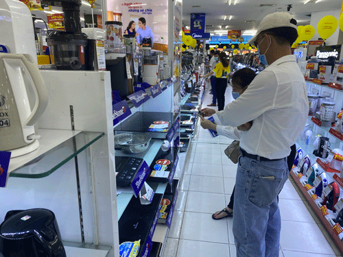 Gas tăng gi&aacute;, bếp từ v&agrave; hồng ngoại được chuộng - Ảnh 1.