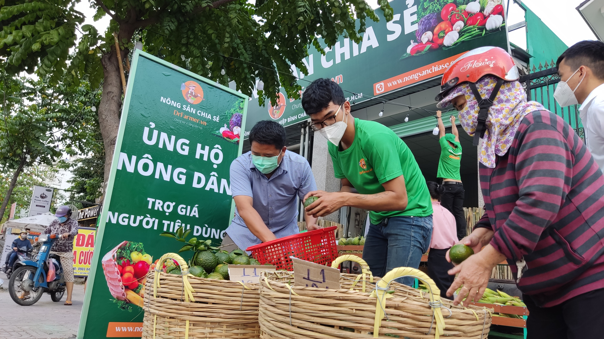 Mở chuỗi nông sản ủng hộ nông dân thay chiến dịch “giải cứu”