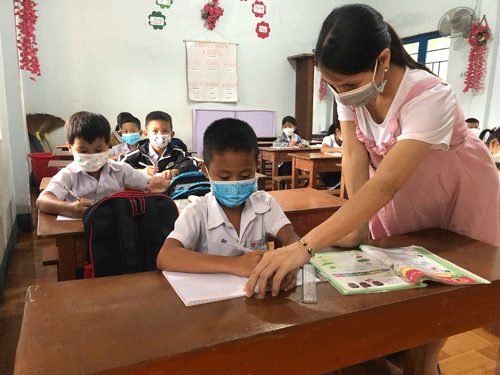Nhọc nhằn gieo chữ v&ugrave;ng cao - Ảnh 1.