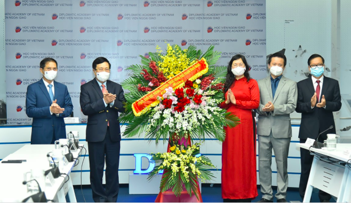 Chủ tịch nước Nguyễn Xu&acirc;n Ph&uacute;c: Quan t&acirc;m đầu tư, bồi dưỡng đội ngũ c&aacute;n bộ, giảng vi&ecirc;n - Ảnh 2.