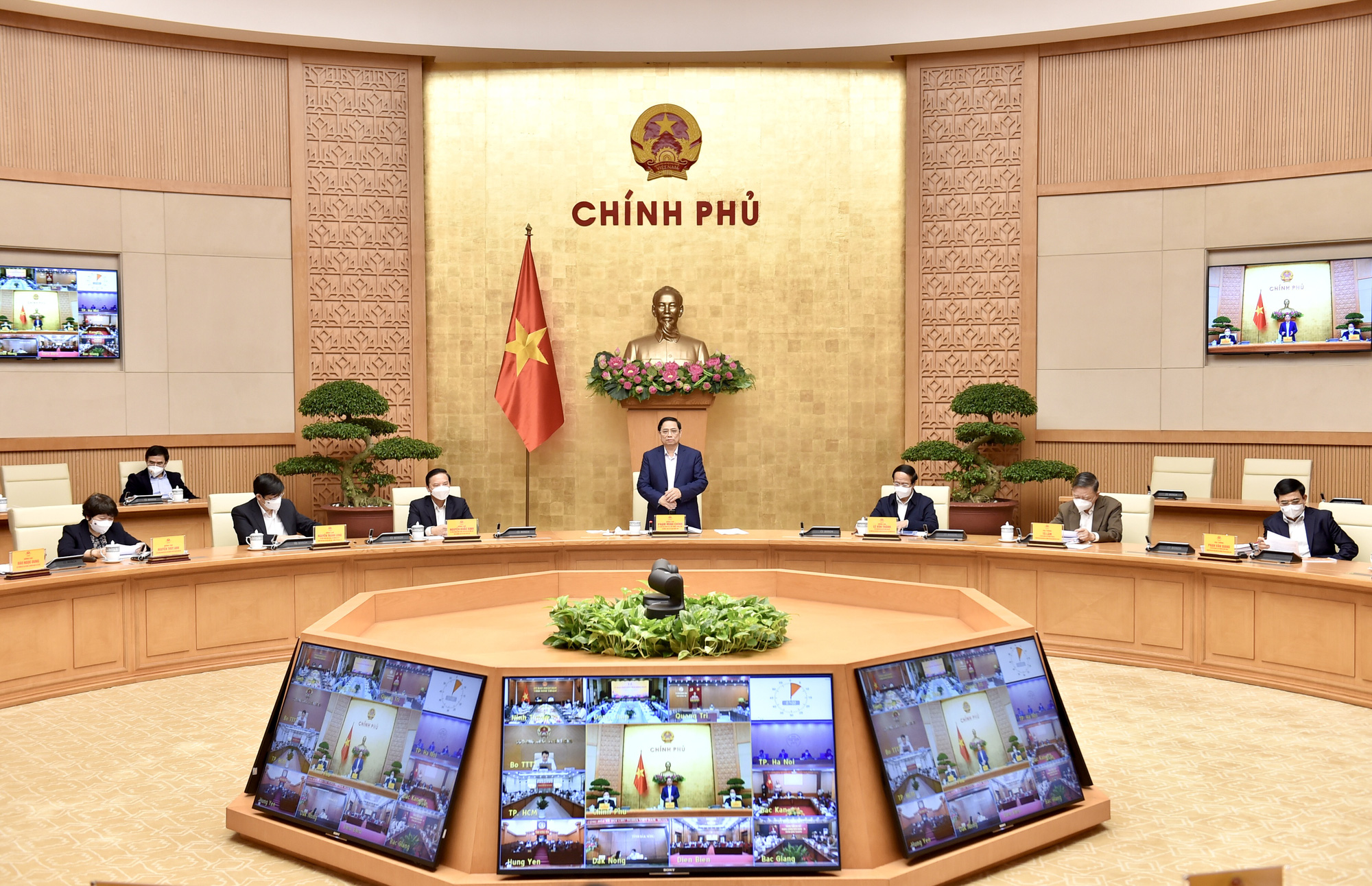 Thủ tướng: Các ngành, địa phương phải thực hiện nghiêm Nghị quyết 128 - Ảnh 1.