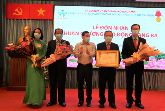 Công ty Môi trường đô thị TP HCM nhận Huân chương Lao động hạng ba