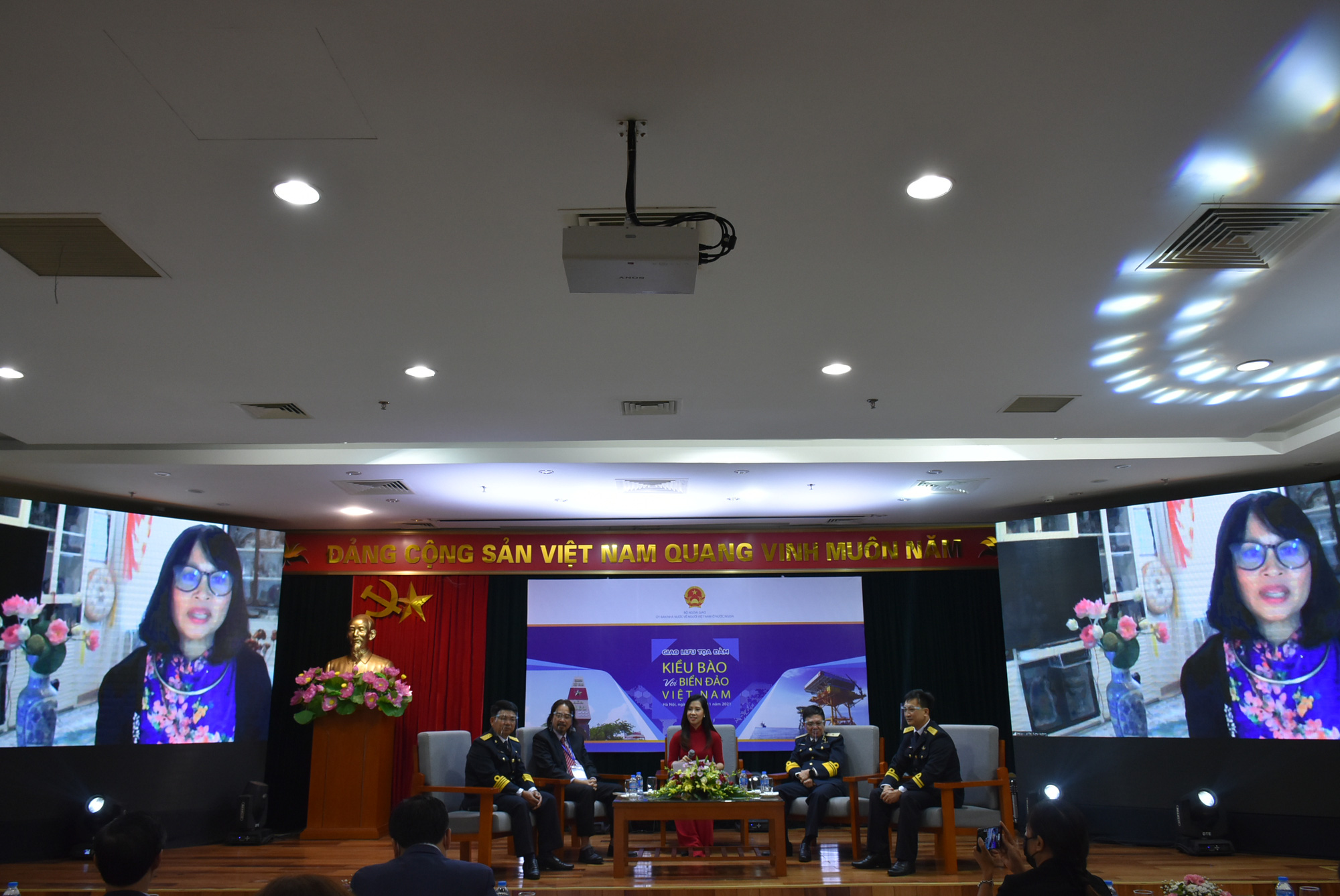 Kiều bào Mỹ: Chuyến đi Trường Sa đánh dấu khúc chuyển trong cuộc đời hoạt động chính trị của tôi - Ảnh 9.