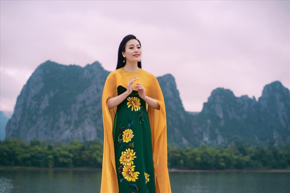 Sao Mai Huyền Trang "đốn tim" người nghe bằng ca khúc cực "ngọt" về Quảng Bình