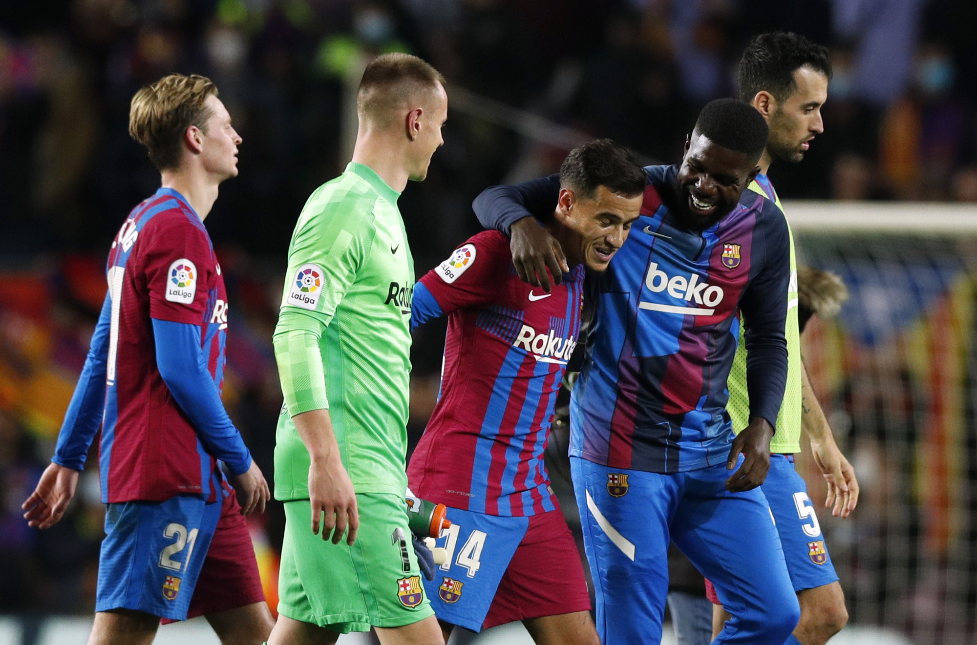 Thắng chật vật derby Catalan, Barcelona "tặng quà" thầy mới Xavi
