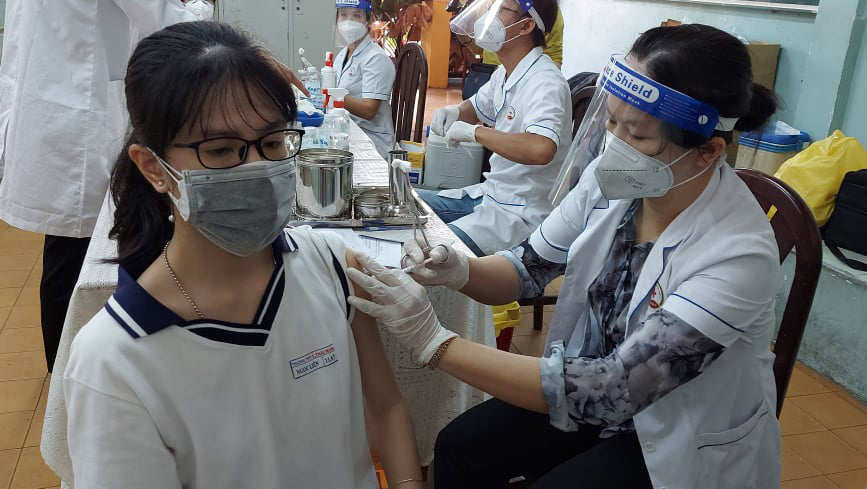 Tiêm vắc-xin mũi 2 cho trẻ