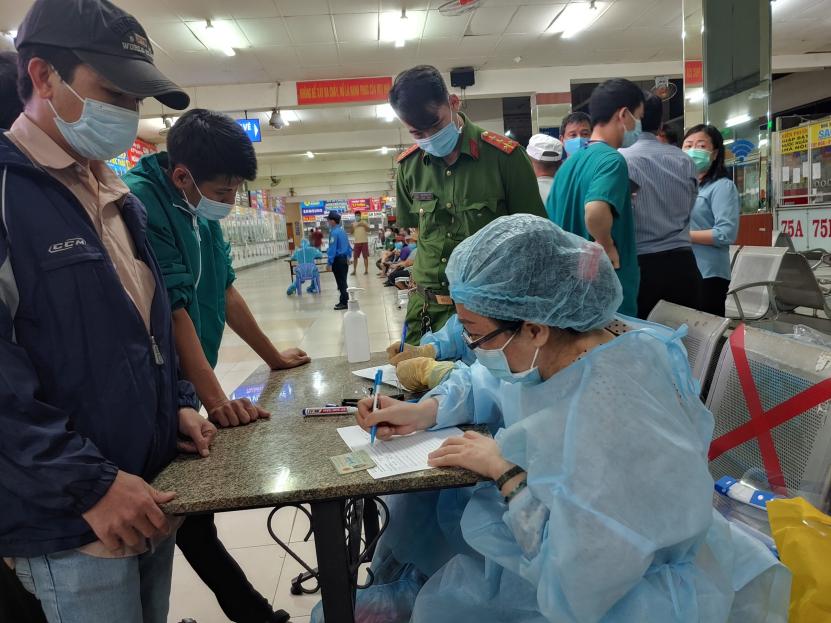 Ngày 22-11, thêm 4.776 người khỏi bệnh, 10.321 ca Covid-19