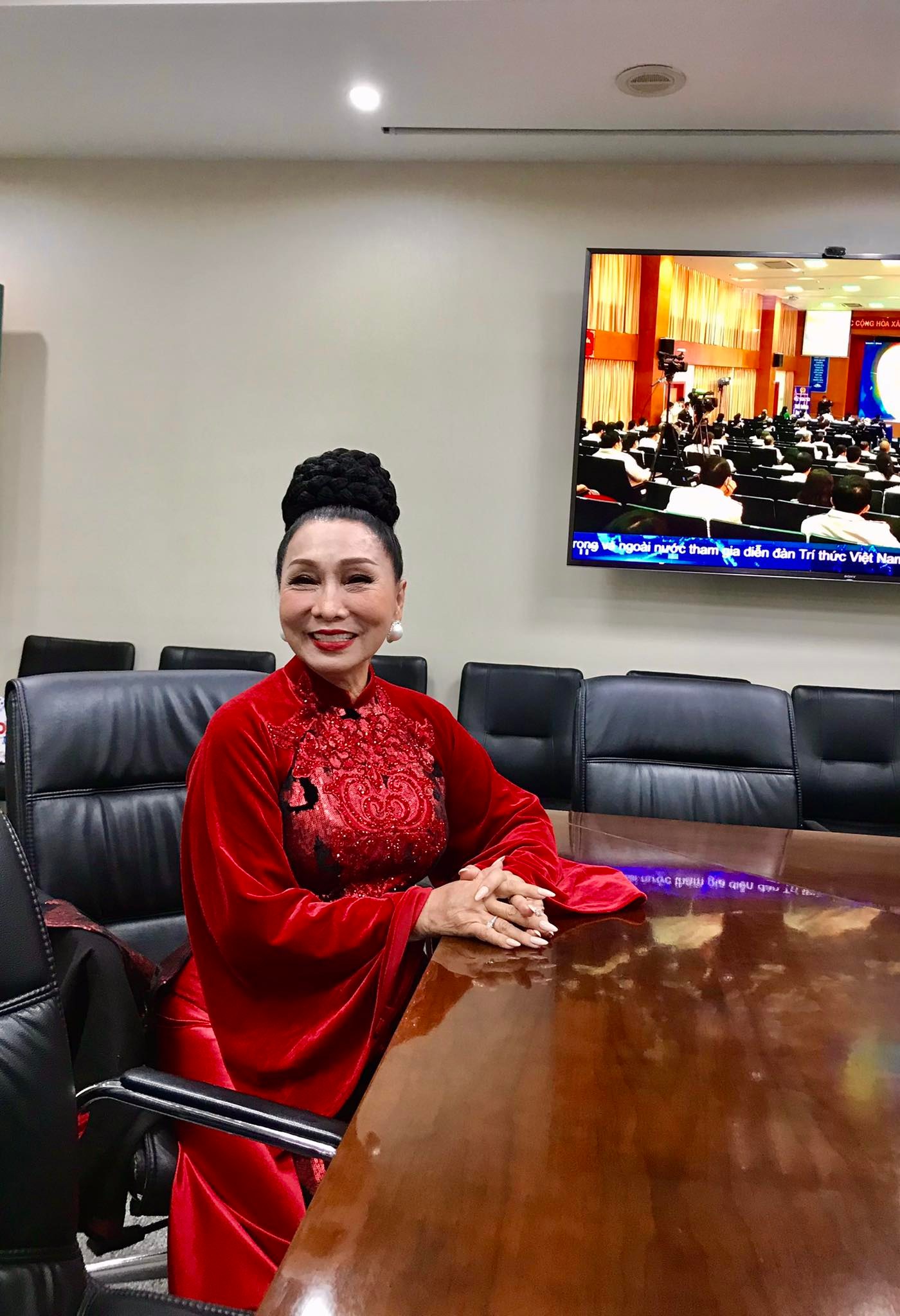 NSND Bạch Tuyết, Minh Vương dù tuổi cao vẫn đồng hành cùng Chuông vàng vọng cổ - Ảnh 2.