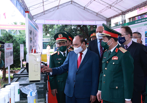 Đẩy mạnh khoa học - công nghệ phục vụ quân sự, quốc phòng