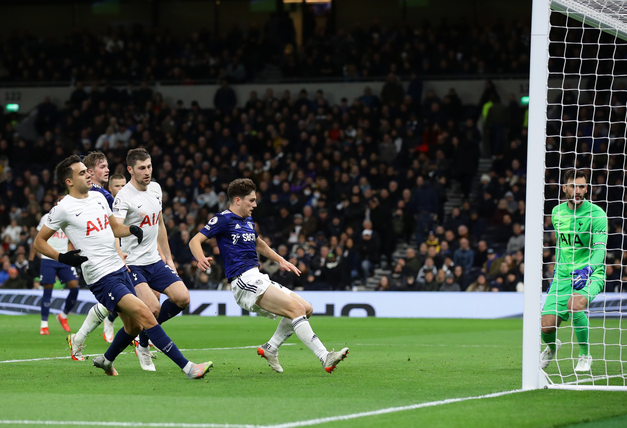 Tottenham ngược d&ograve;ng hạ Leeds United, Conte c&oacute; chiến thắng đầu tay - Ảnh 2.
