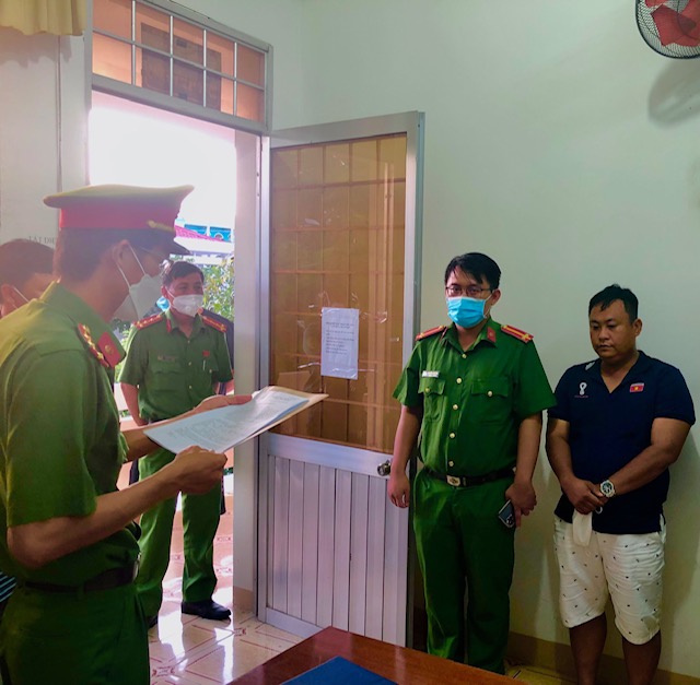 Công an khám xét khẩn cấp nơi làm việc của 1 cán bộ ở TP Vũng Tàu