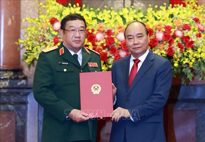 Chủ tịch nước Nguyễn Xuân Phúc trao Quyết định thăng quân hàm Thượng tướng