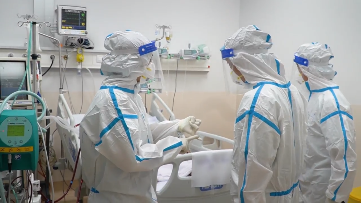 TP HCM: Số ca Covid-19 nhập viện cao hơn xuất viện