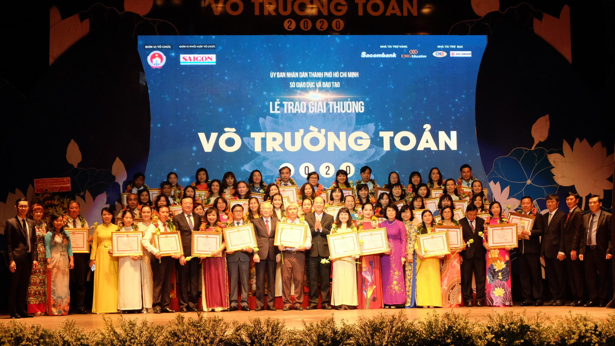 C&ocirc;ng bố danh s&aacute;ch 50 c&aacute;n bộ, gi&aacute;o vi&ecirc;n nhận giải thưởng V&otilde; Trường Toản năm học 2021 - Ảnh 1.