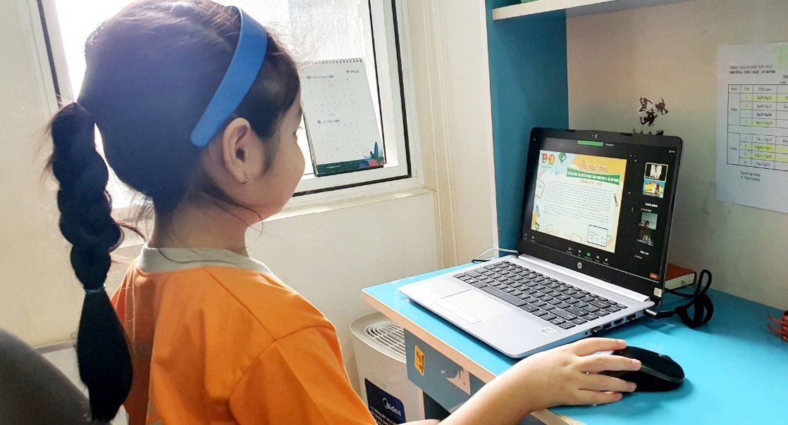 LẮNG NGHE NGƯỜI DÂN HIẾN KẾ: Ưu tiên chuyển đổi số trong giáo dục