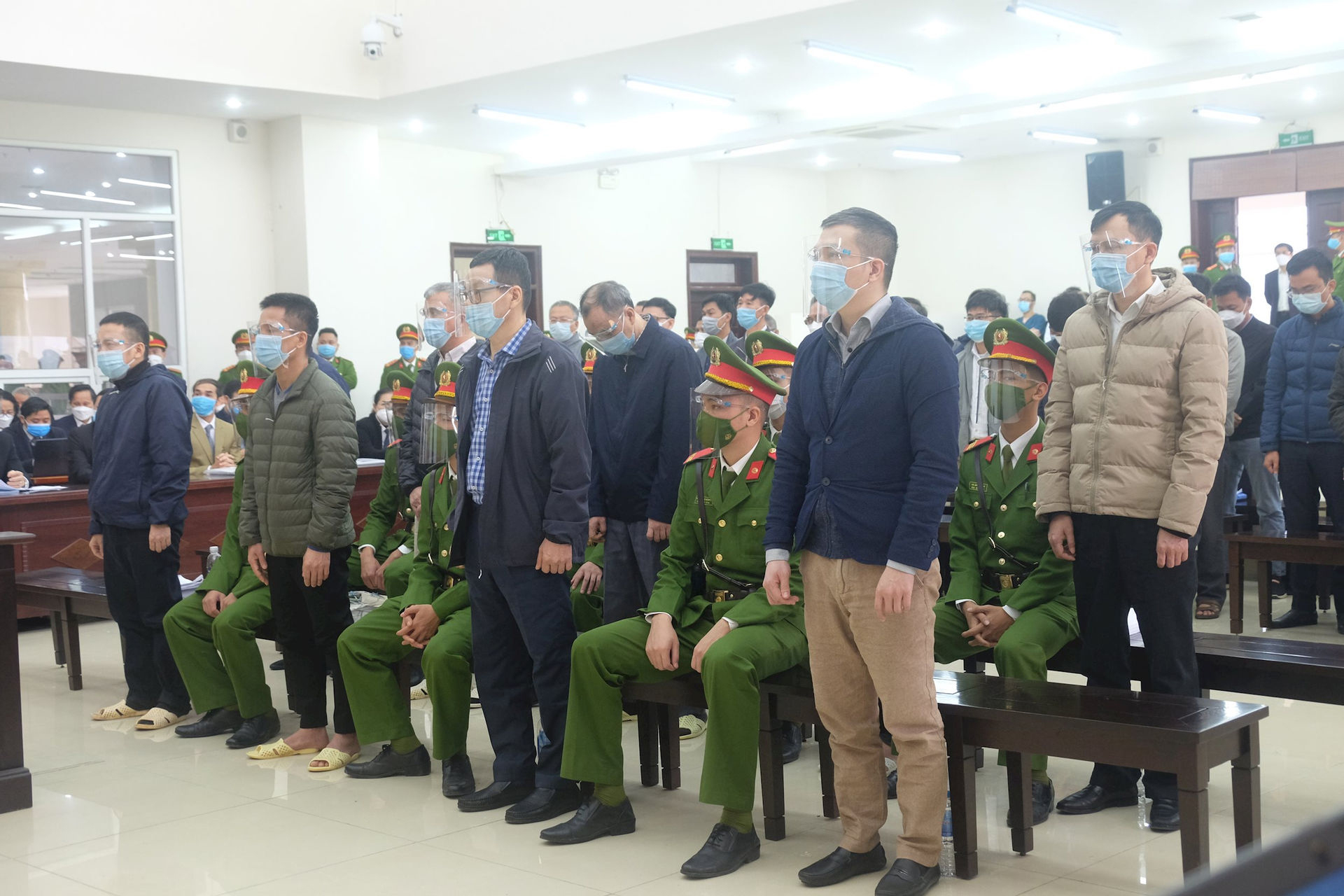 Hai nguy&ecirc;n ph&oacute; tổng gi&aacute;m đốc VEC thừa nhận sai phạm