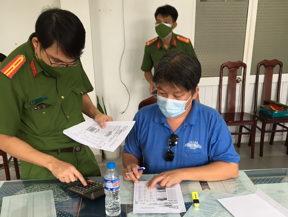 Giám đốc công ty bảo hiểm dùng "chiêu trò" để tham ô tài sản