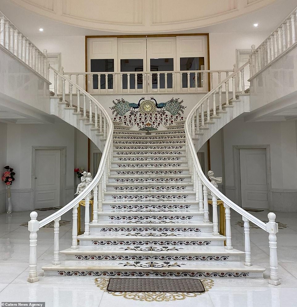 Ấn Độ: Chồng x&acirc;y bản sao đền Taj Mahal v&igrave; qu&aacute; y&ecirc;u vợ - Ảnh 6.