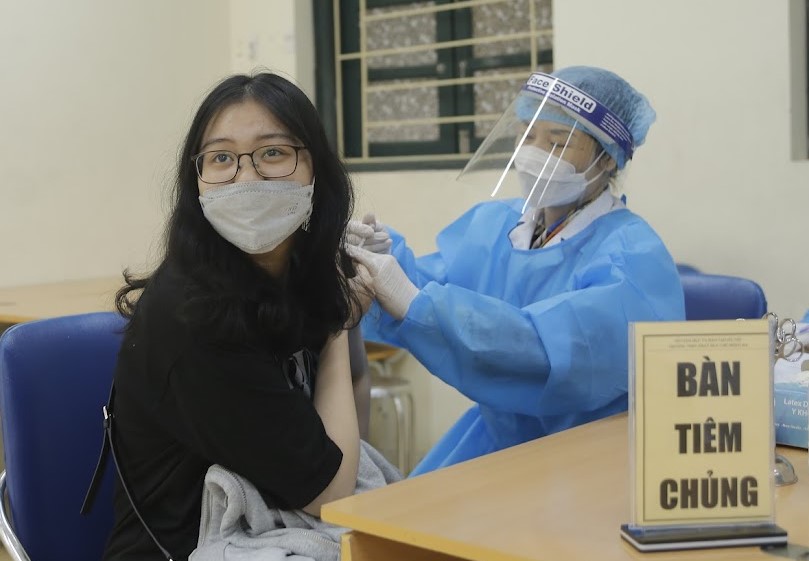 Hà Nội bắt đầu tiêm vắc-xin Covid-19 cho học sinh