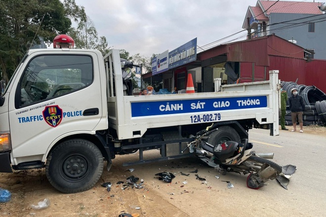 Xác minh thông tin CSGT dùng xe chuyên dụng chặn đường khiến học sinh gặp tai nạn