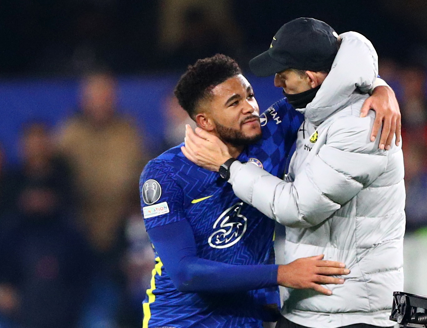 Đè bẹp Juventus, Chelsea phải trả giá đắt