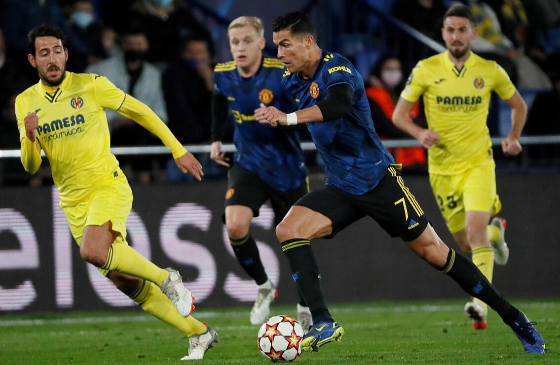 Ronaldo lập đại c&ocirc;ng ở Man United, chạm tay kỳ t&iacute;ch 800 b&agrave;n thắng - Ảnh 2.