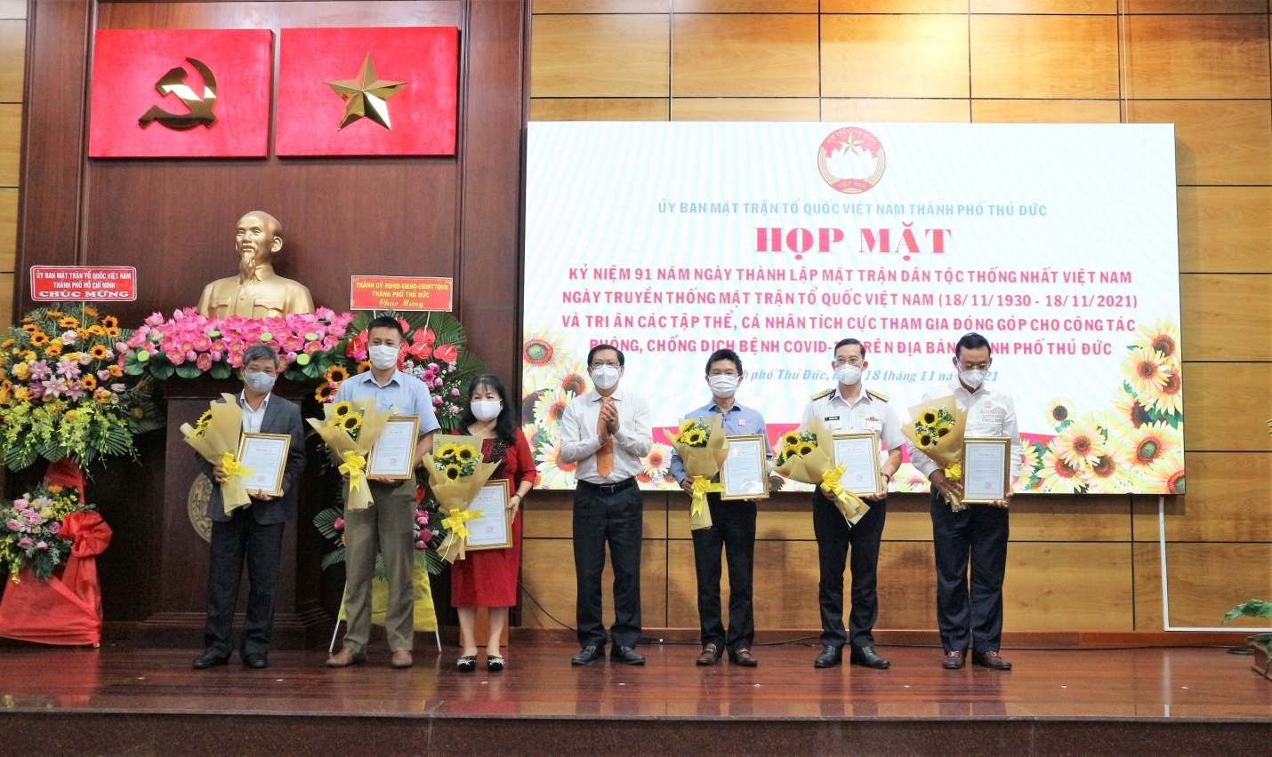 Him Lam Land tài trợ 1.000 máy tính bảng cho học sinh, sinh viên nghèo và mồ côi cha mẹ vì Covid-19 - Ảnh 1.