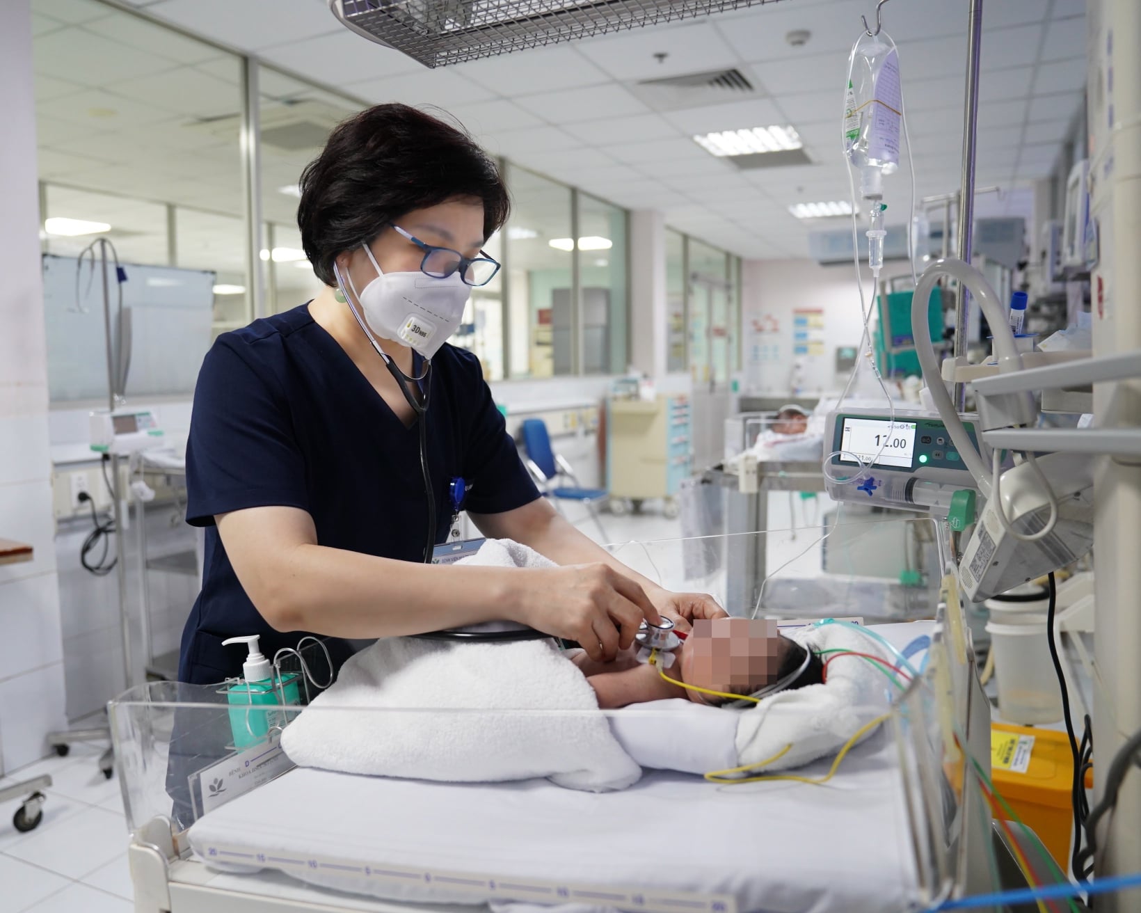 Trẻ 2 ngày tuổi nguy kịch do ngộ độc sái thuốc phiện - Ảnh 2.