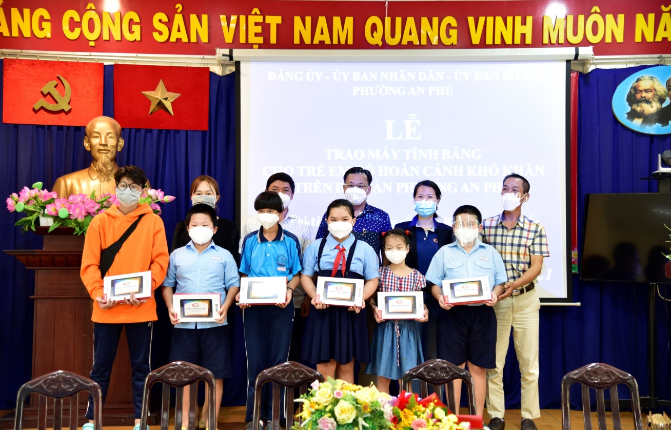 Him Lam Land tài trợ 1.000 máy tính bảng cho học sinh, sinh viên nghèo và mồ côi cha mẹ vì Covid-19 - Ảnh 4.