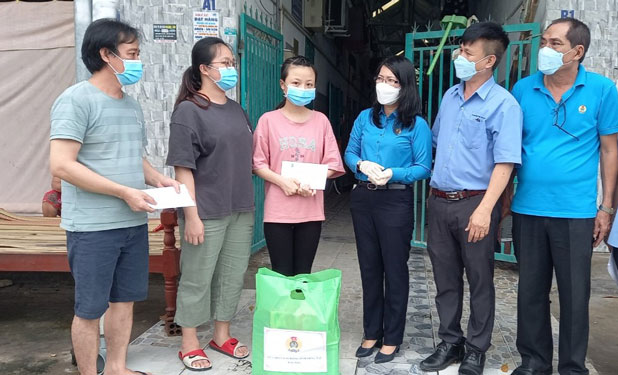 Lo Tết sớm cho người lao động